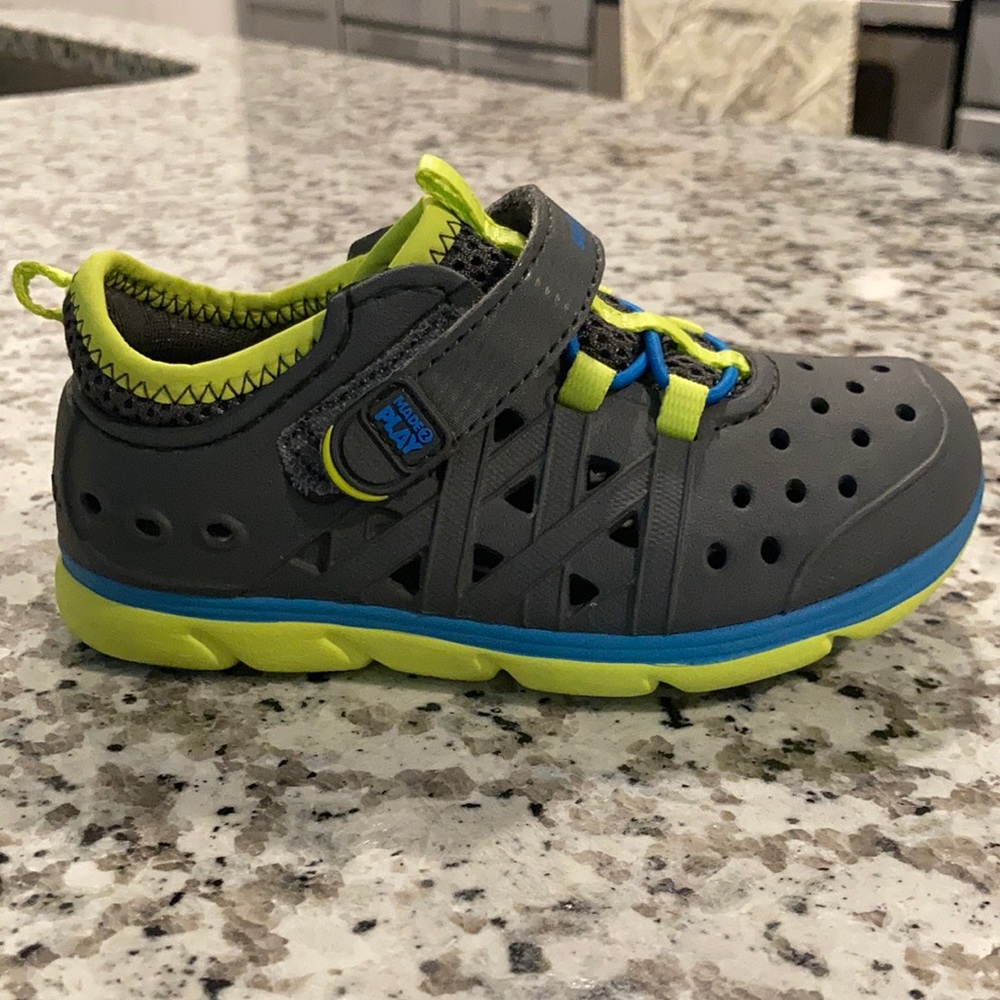 Stride rite water shoes